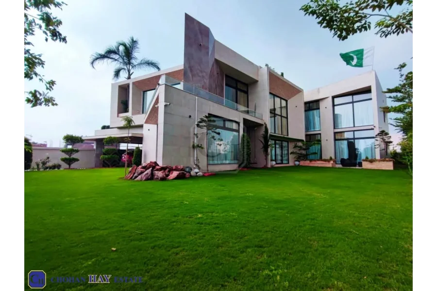 پرتعیش مکمل طور پر فرنشڈ 2 کنال ڈیزائنر گھر برائے فروخت