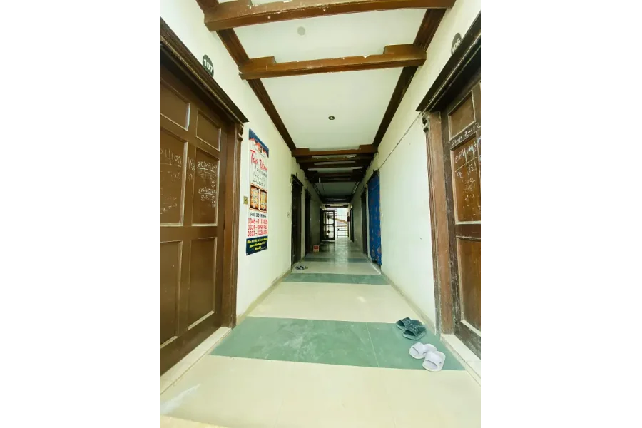 D-17 مارکیٹ میں پہلی منزل کا اسٹوڈیو، پارک فیس، سی ڈی اے منظور شدہ