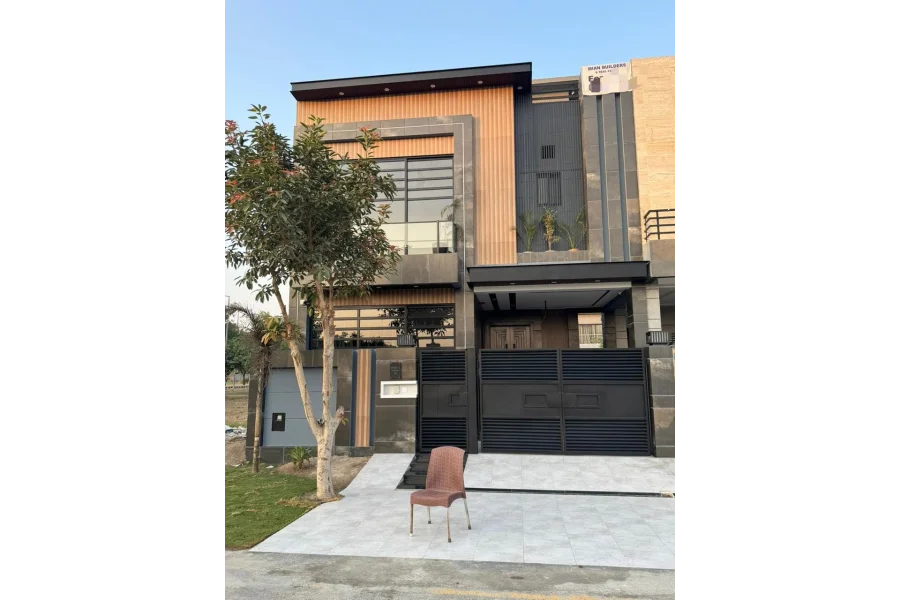 5 Marla House For Sale Very Good Location