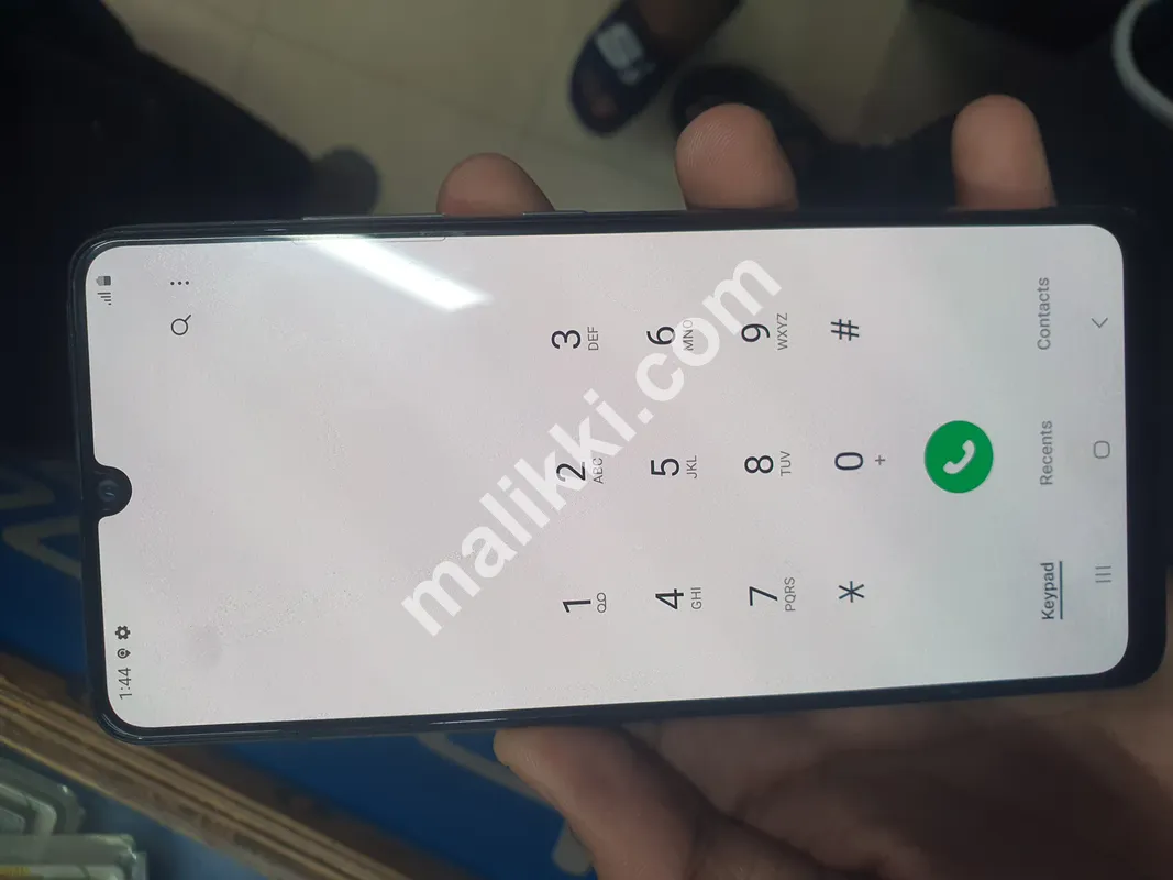 باکس کے ساتھ Samsung galaxy a32