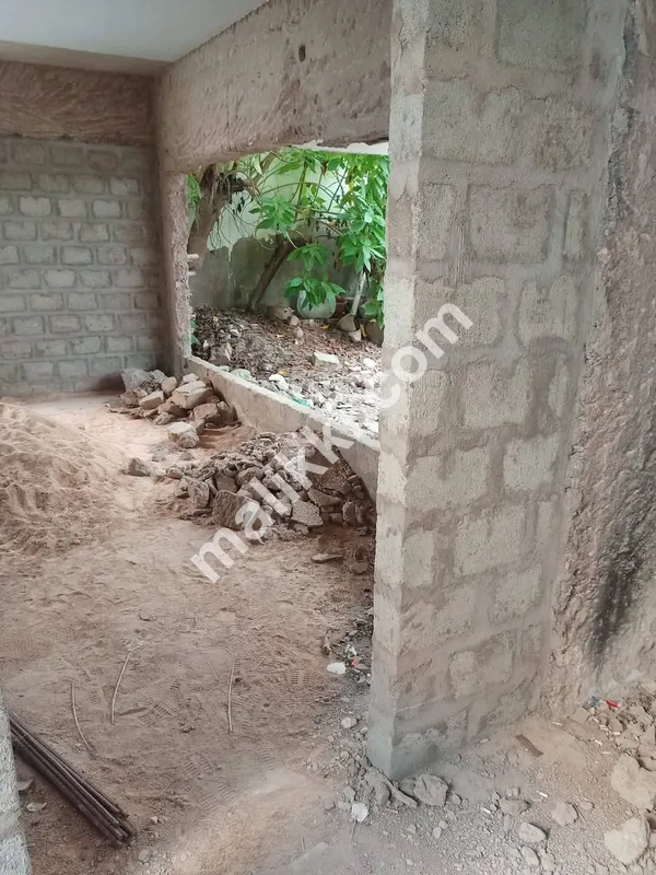 𝗛𝗔𝗟𝗙 𝗦𝗧𝗥𝗨𝗖𝗧𝗨𝗥𝗘 𝗛𝗢𝗨𝗦𝗘 𝗙𝗢𝗥 𝗦𝗔𝗟𝗘 𝗜𝗡 𝗗𝗛𝗔 𝗣𝗛𝗔𝗦𝗘 𝟱, 𝗞𝗔𝗥𝗔𝗖𝗛𝗜