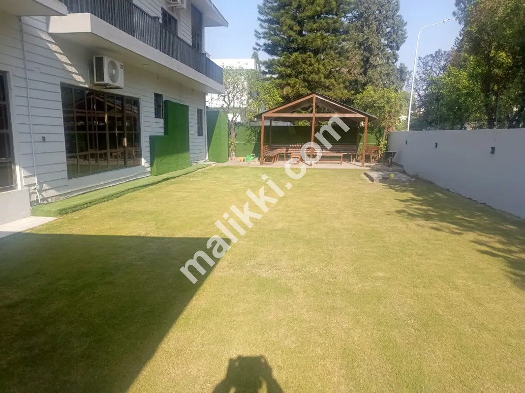 F7 میں 1000 مربع فٹ مکمل فرنشڈ مکان برائے فروخت