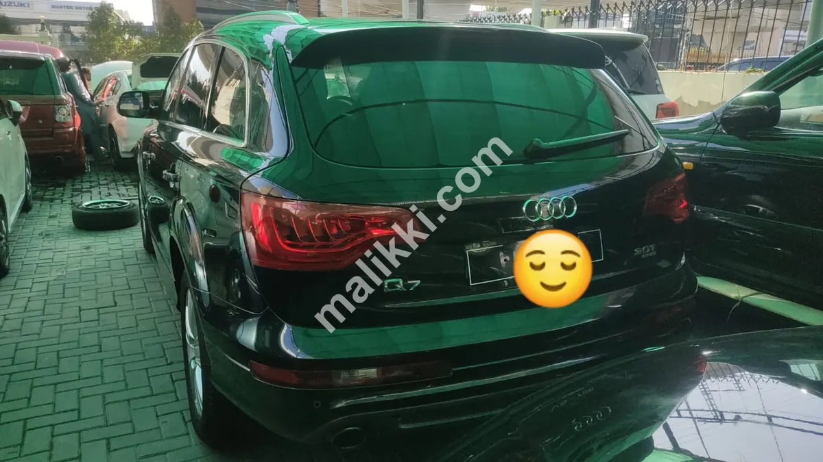 Audi Q7 2012 ماڈل فروخت کے لیے دستیاب ہے۔
