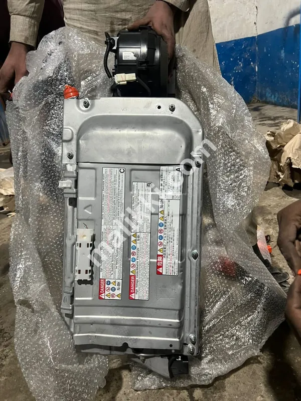 ہائبرڈ آٹو کیئر اور ہائبرڈ کار ایکسپرٹ سروس اور ABS، بیٹریاں دستیاب ہیں۔