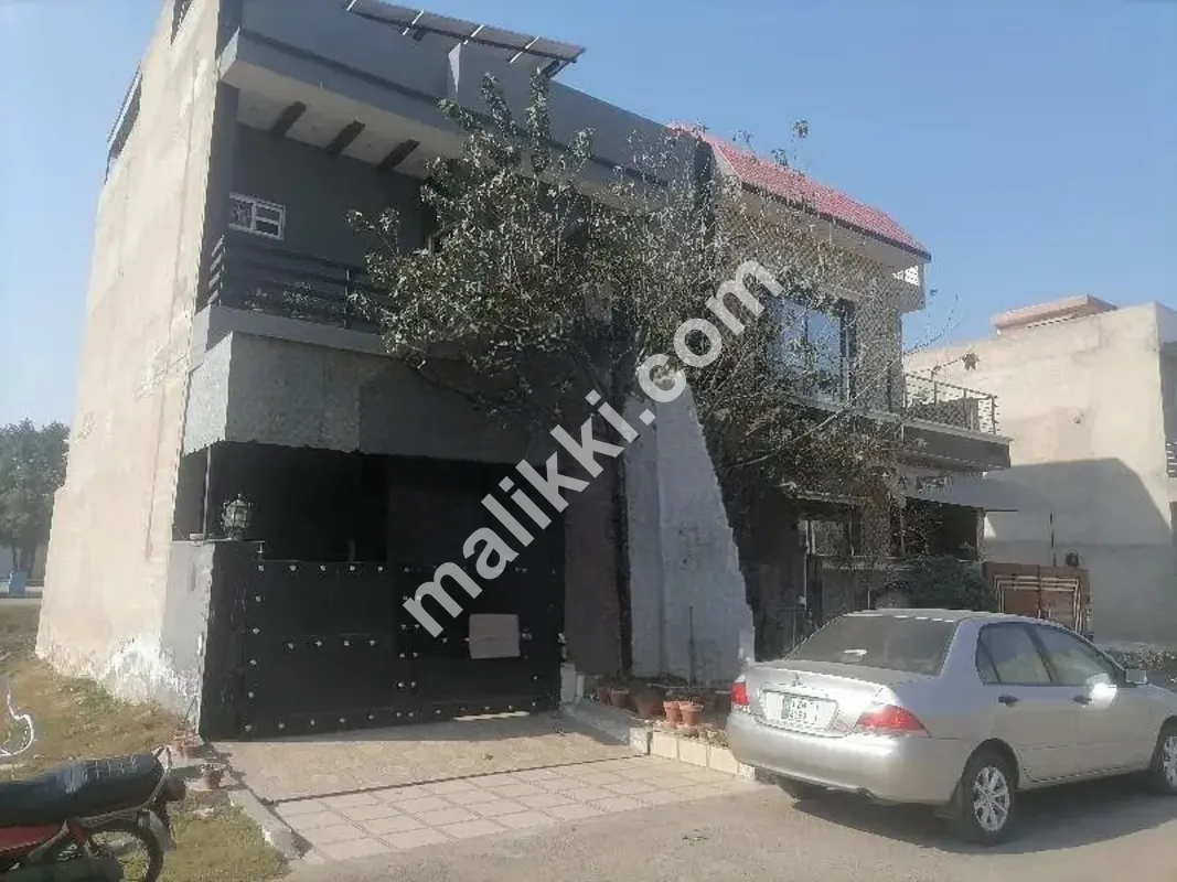 فیصل آباد میں 5 مرلہ مکان خریدنے کے لیے ابھی رابطہ کریں۔