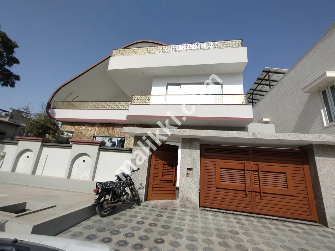 500 sq. yds Main Villa in Navy Housing Scheme Karsaz, Phase 1