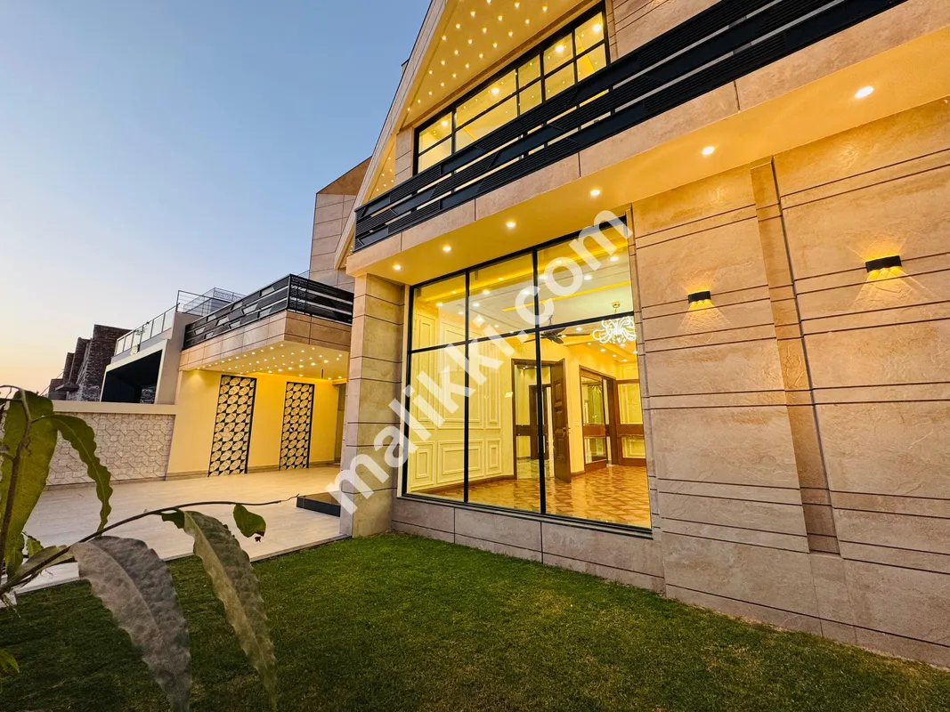 Royal Orchard 1 Kanal  House Available For Sale