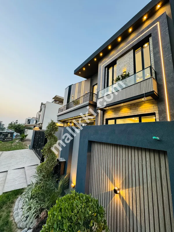 رائل آرچرڈ میں 10 مرلہ مکان برائے فروخت