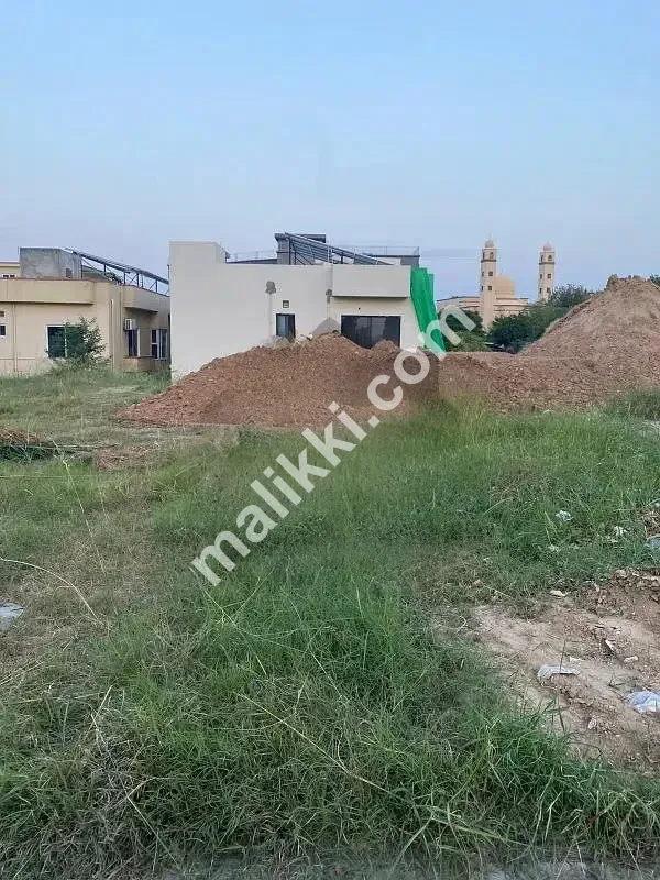 ڈی ایچ اے فیز II سیکٹر ایف میں 1 کنال پلاٹ دوسرے کونے سے