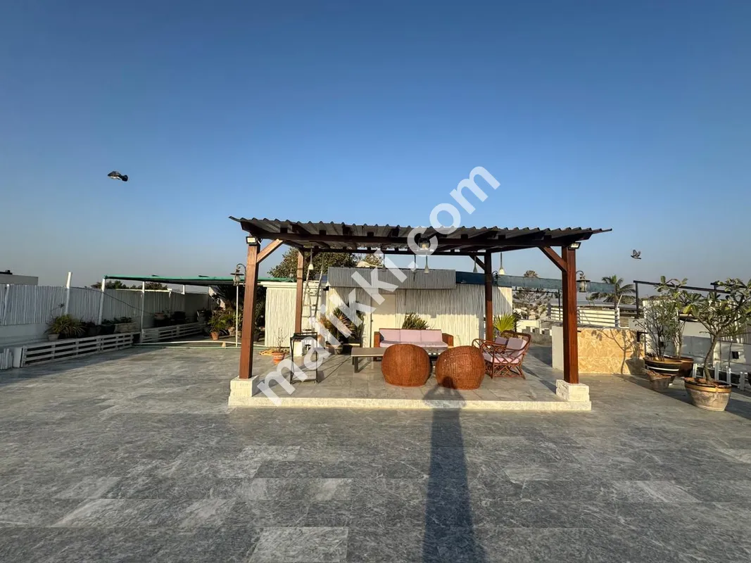 ڈی ایچ اے فیز 6 میں 1000 گز بنگلہ فروخت کے لیے دستیاب ہے۔ 