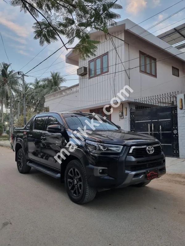 ٹویوٹا ہیلکس ریوو روکو 