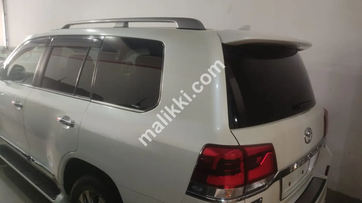 ٹویوٹا لینڈ کروزر ZX 2019/24 فروخت کے لیے دستیاب ہے