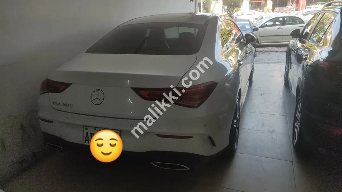 MERCEDES BENZ CLA200 AVAILANBLE FOR SALE