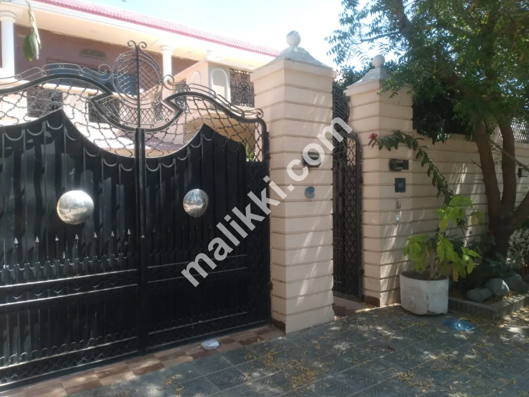 خیابان توحید، ڈی ایچ اے فیز 5، کراچی میں بنگلہ برائے فروخت