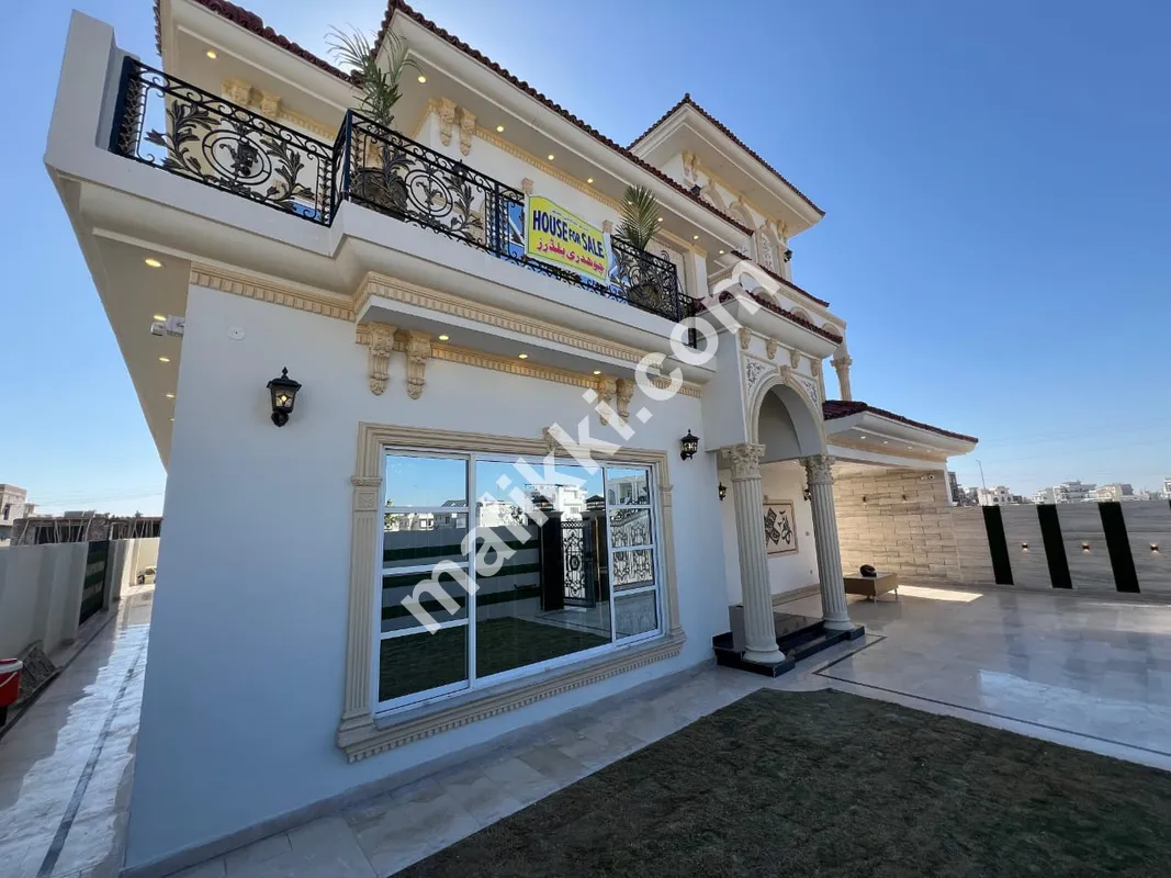 20 مرلہ گرے اسٹرکچر کا خوبصورت مکان برائے فروخت 