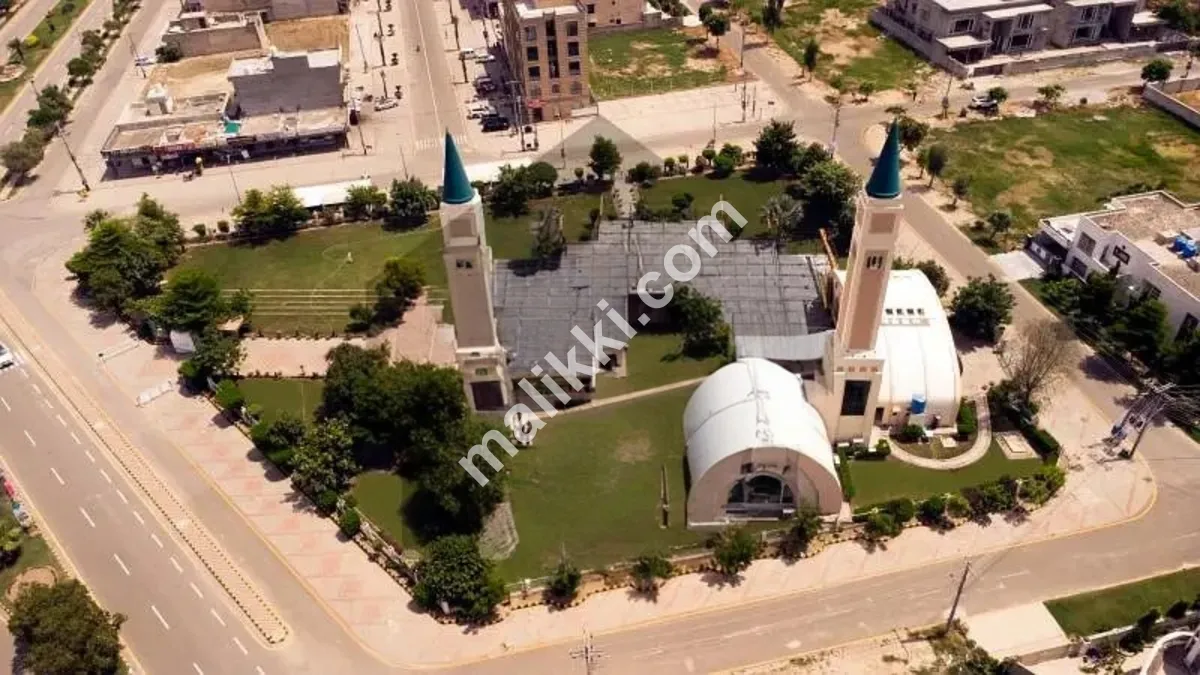 10 Marla On Ground Possession Plot Near Park, Masjid, Commercial Are For Sale In Central Park Lahore.