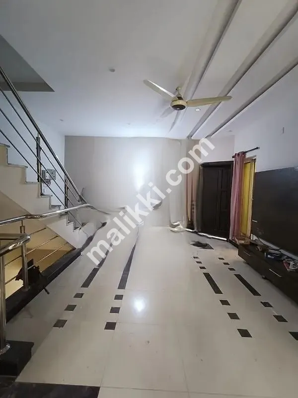 7 Marla Upper Portion Available For Rent 