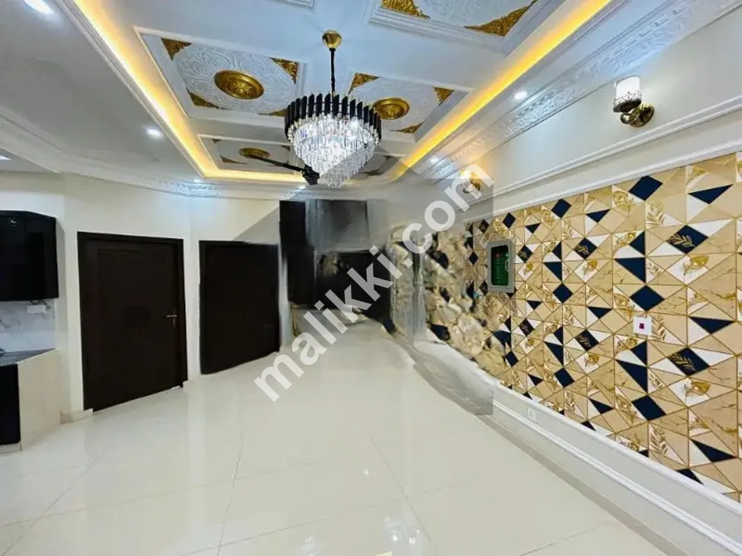 سنٹرل پارک لاہور میں 5 مرلہ بالکل نیا ہسپانوی ڈیزائن 5 کمروں کا رہائشی مکان برائے فروخت سرمایہ کاروں کے ریٹ پر