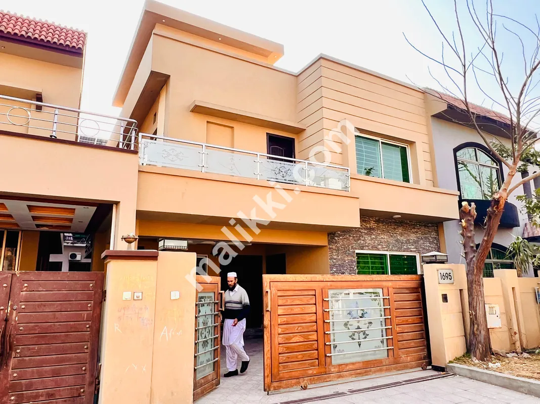 10 Marla Fully Rented Premium Location House For Sale