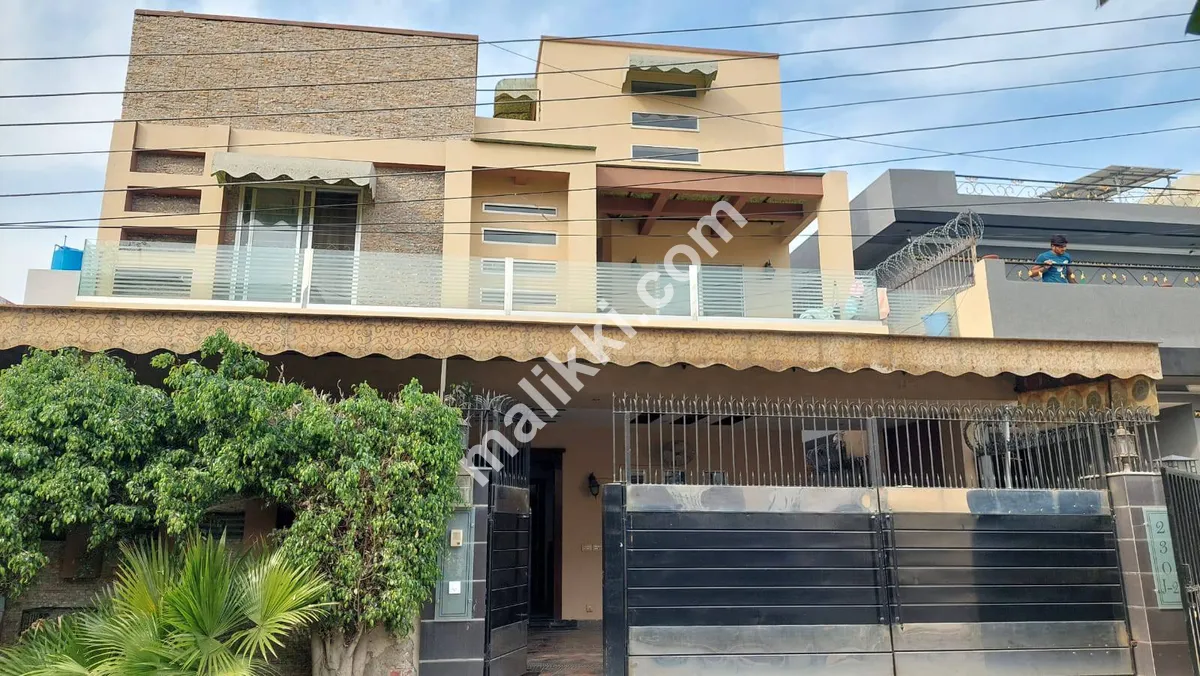 10 Marla Slightly Used House Available For Sale In Wapda Town Phase 1