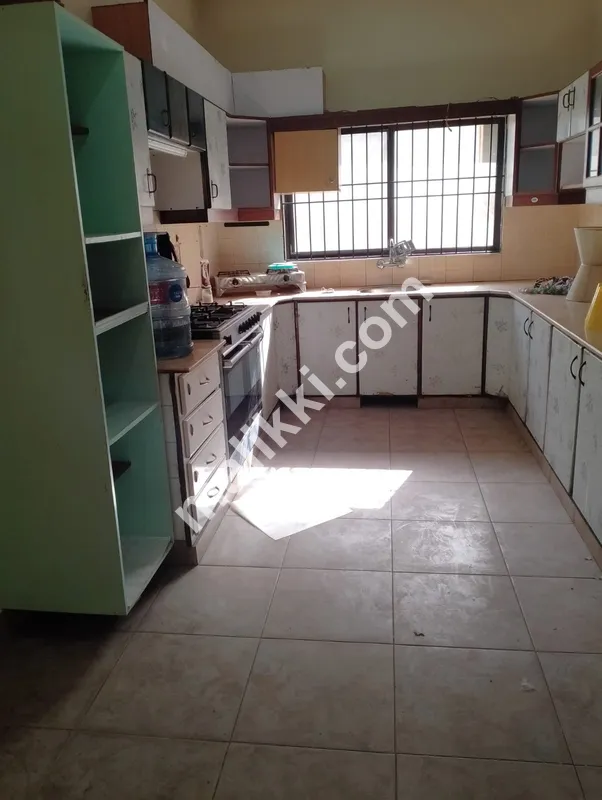 Portion for rent in Defence Phase 6, Karachi