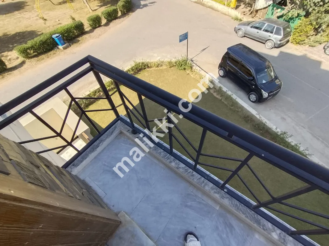 CHANCE DEAL 1st FLOOR WITH Covered Car Parking Brand New Spacious Flat Available In Askari 5 - Sector J For Sale