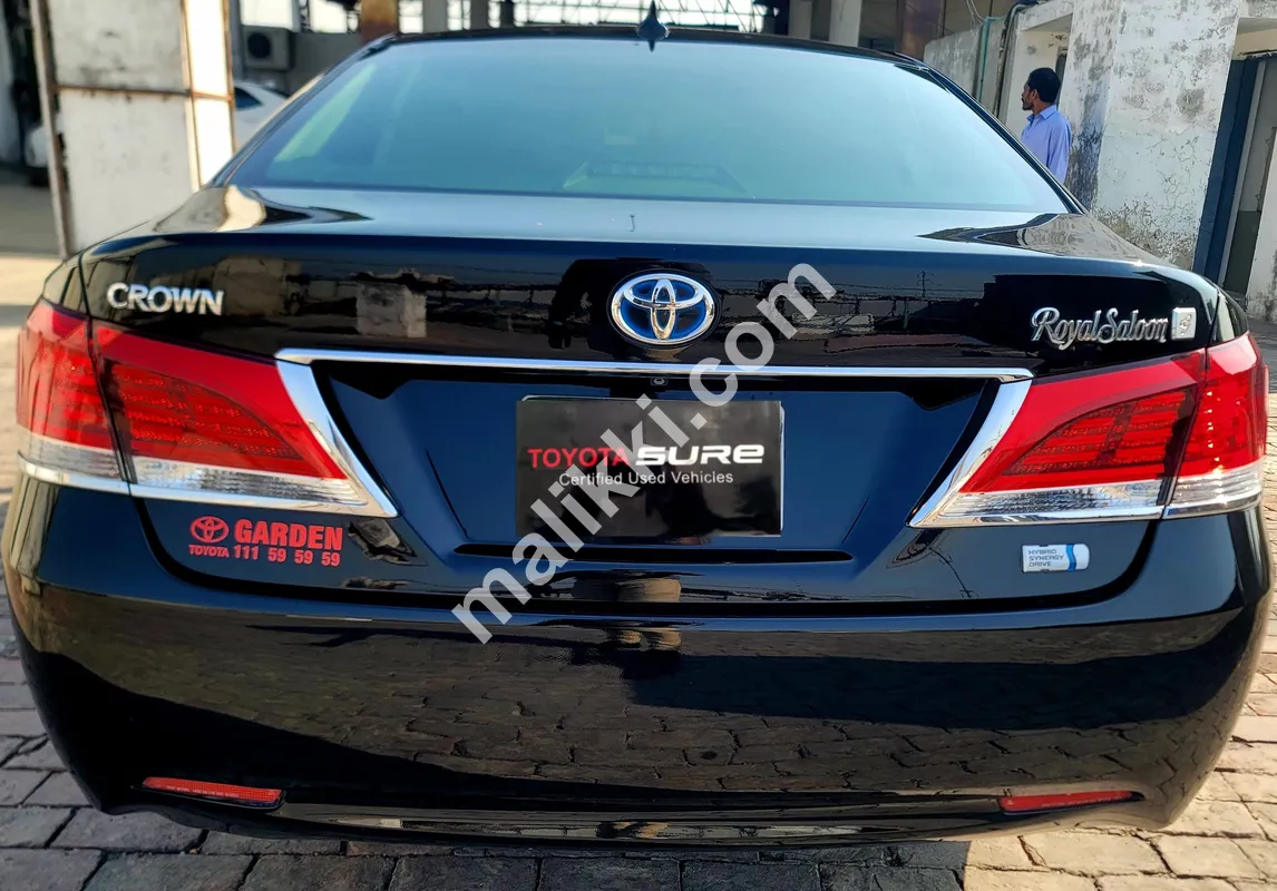 ٹویوٹا کراؤن 2.5 رائل سیلون جی ہائبرڈ