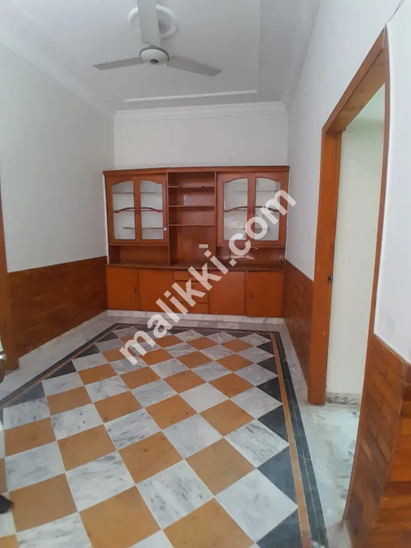 G11/2 مکان کرایہ کے لیے اوپری حصہ