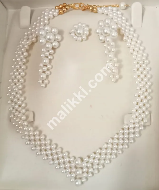 White Pearls Necklace set