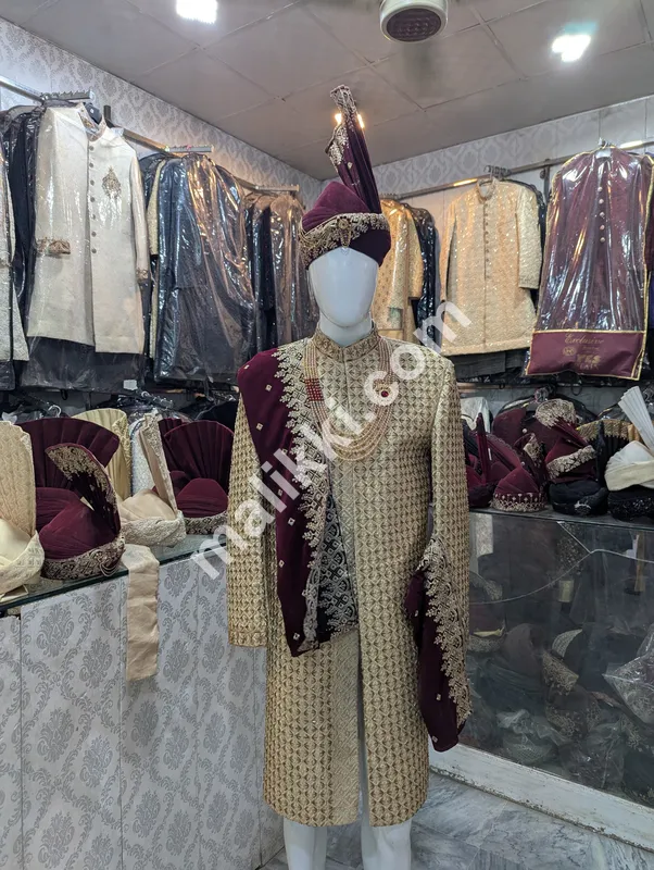 پگڑی کے ساتھ شیروانی اور شال اور مالا خصہ کے ساتھ