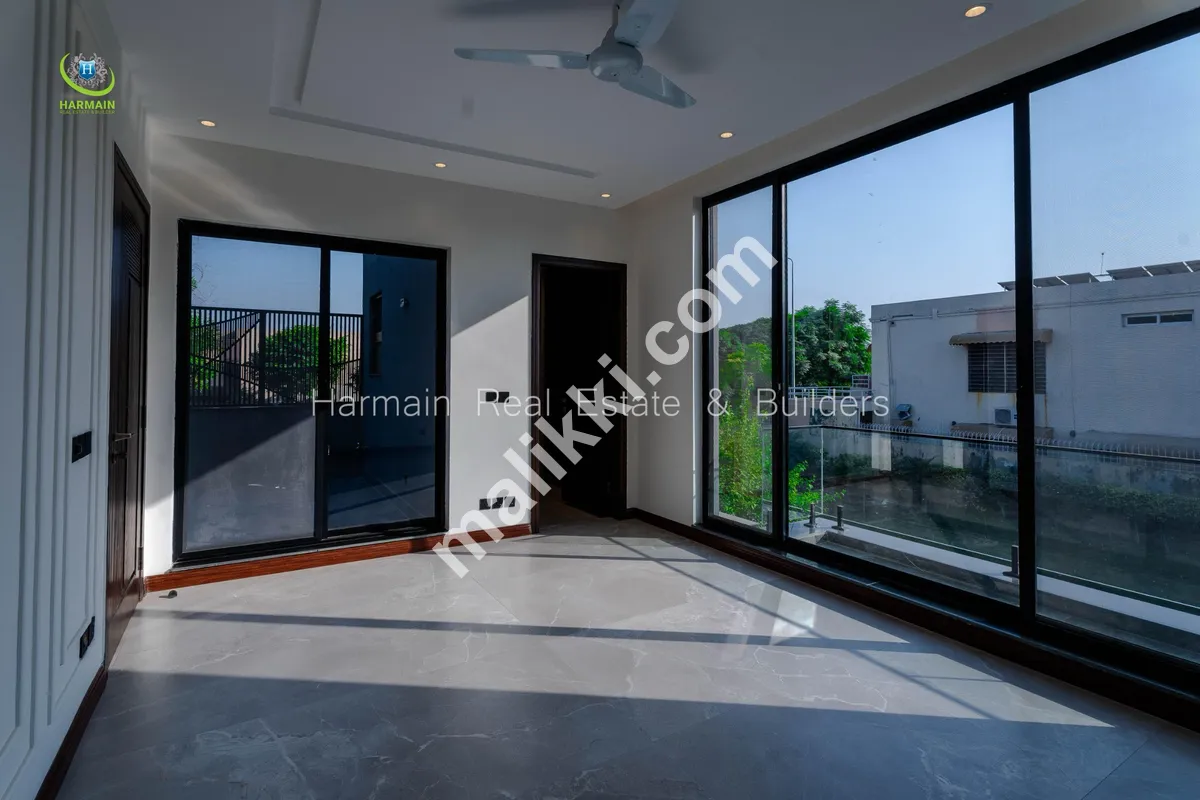 10 مرلہ بالکل نیا مکان برائے فروخت 