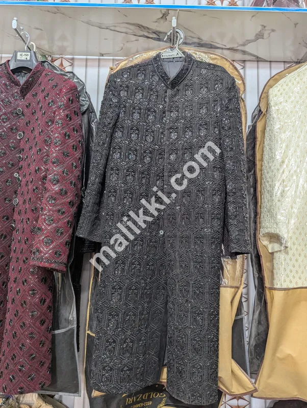 کالے دولہے کی شیروانی برائے فروخت 