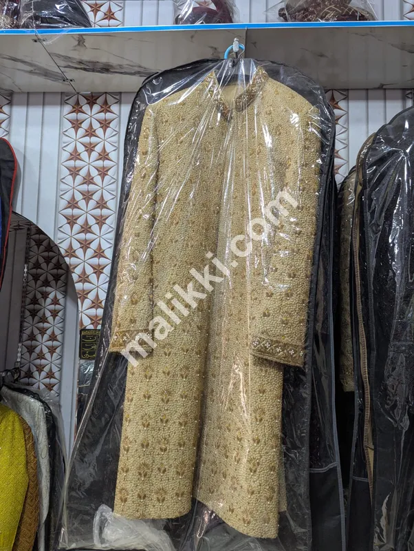 دولہا گولڈن ایمبلیشڈ ڈریس