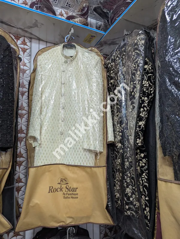 دولہا کے لیے سفید رنگ کی شیروانی