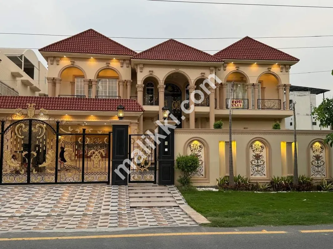 ویلنسیا ٹاؤن لاہور پاکستان میں 2 کنال مکان برائے فروخت 