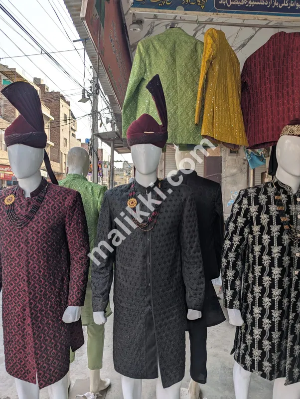 بلیک کلر میں فینسی گروم ویڈنگ ڈریس 