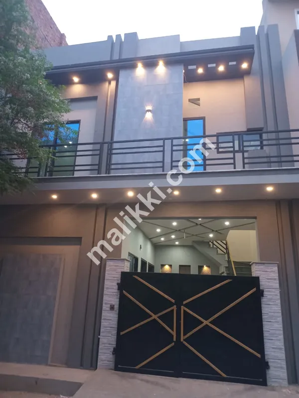 فور سیشن میں 3 مرلہ مکان برائے فروخت