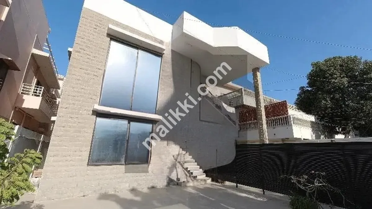 بلاک 4، گلشن اقبال میں 60 فٹ روڈ پر 500 گز جیسا نیا ڈبل سٹوری ہاؤس