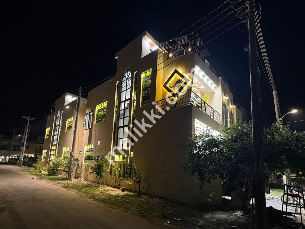 بخ ایگزیکٹو ولاز میں 4.38 مرلہ کارنر جدید مکان برائے فروخت