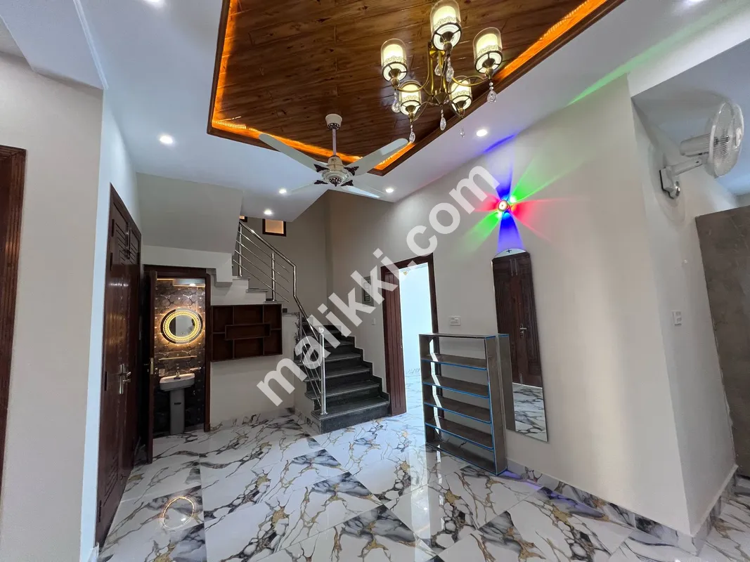 بحریہ انکلیو سیکٹر این میں 5 مرلہ مکان برائے فروخت