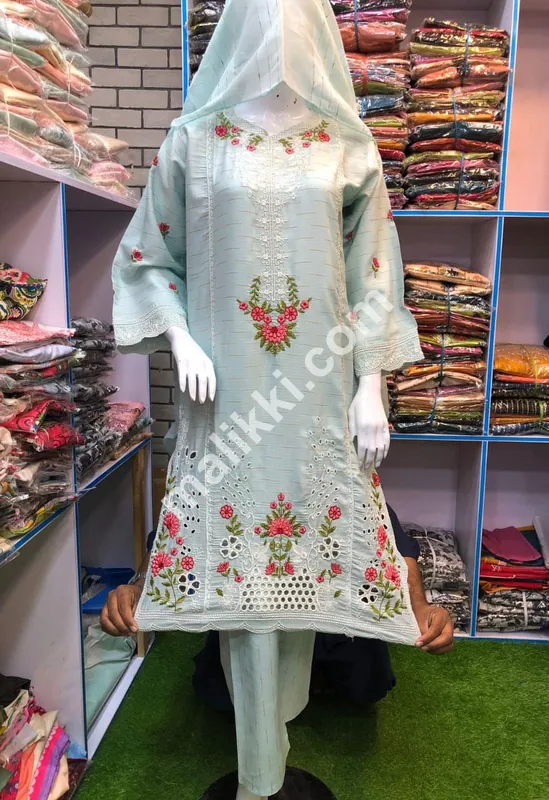 خواتین کی شلوار قمیض کا سوٹ