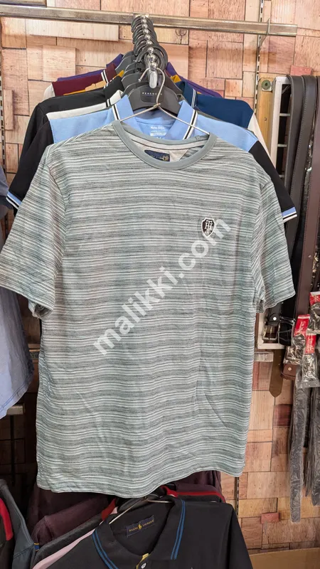 موٹی چہرے کی پٹیوں والی شرٹس