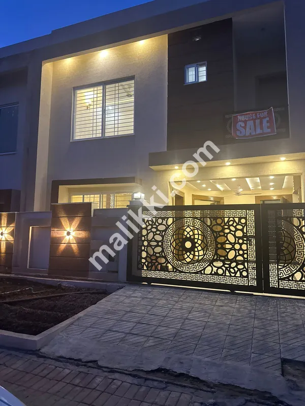     Bahria Town Phase 8    Sector M 5 Marla   Brand New House Available  For Sale