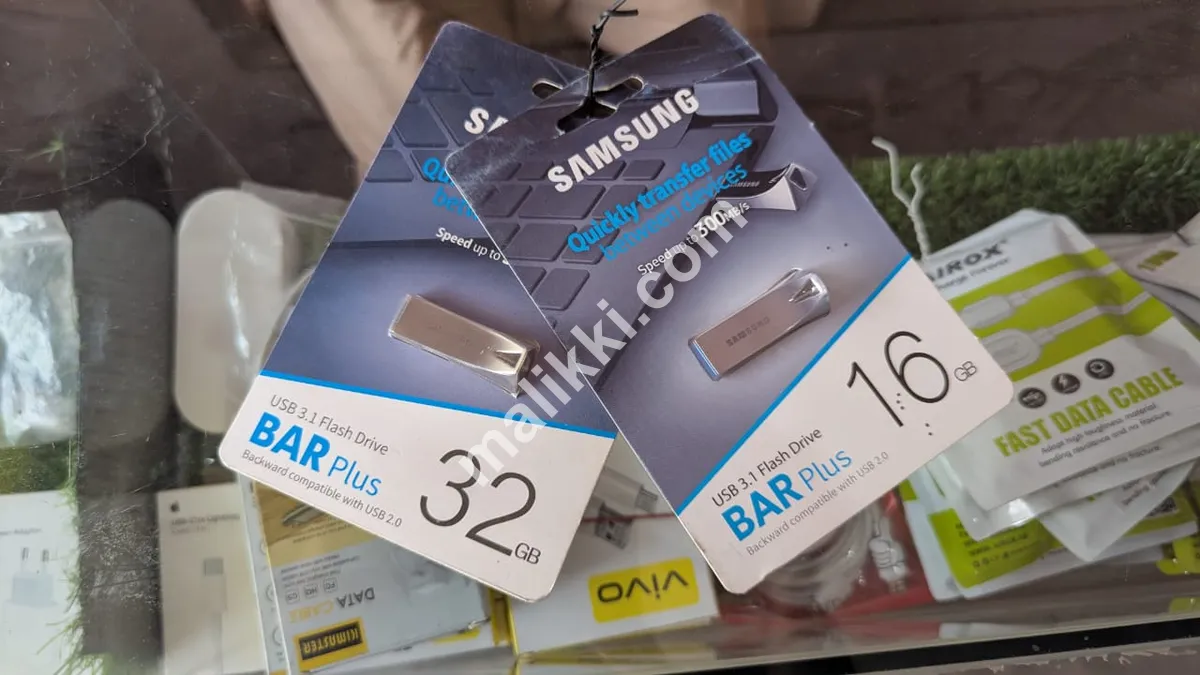 Samsung 16 GB BAR PLUS Flash Drive