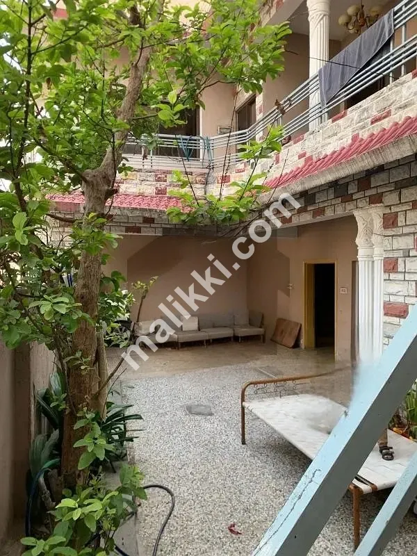 5 bed house available in Mumtaz colony