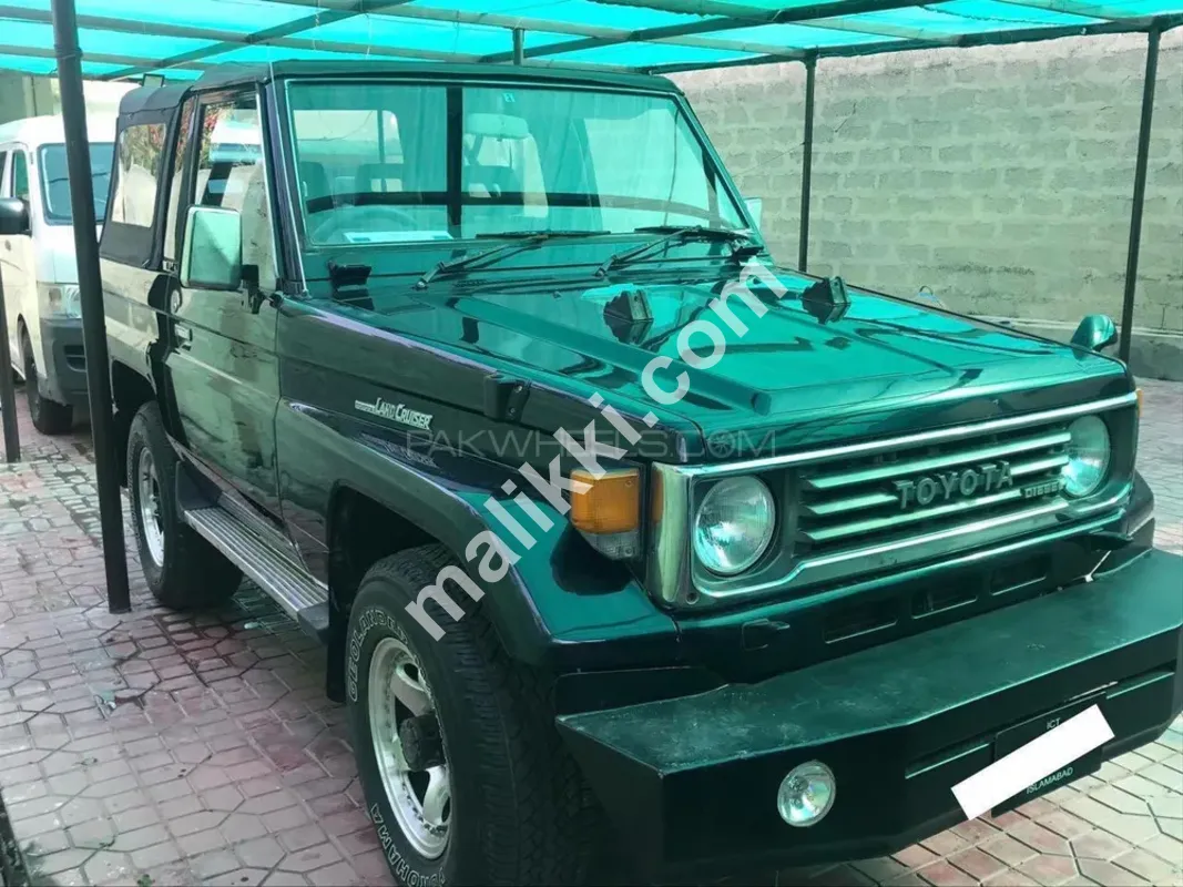 ٹویوٹا لینڈ کروزر 1995