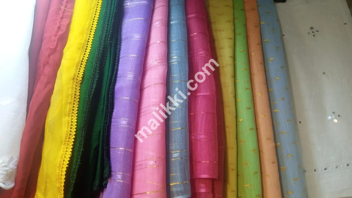 خواتین کے لیے کھڈی لان کے دوپٹے۔