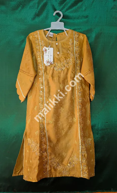 لڑکیاں اورنج شلوار قمیض