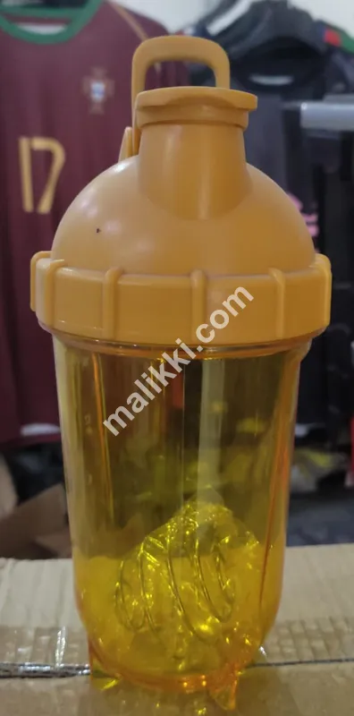 پانی کی بوتل کا گلاس