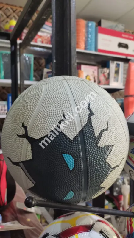 باسکٹ بال سفید اور سیاہ